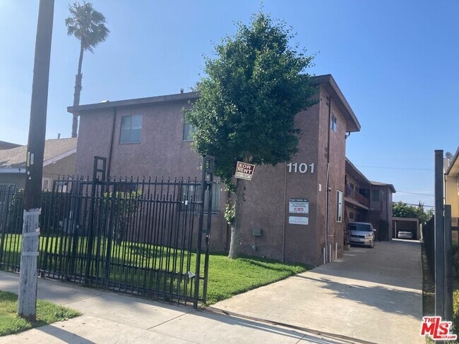 Building Photo - 1101 W 106th St Unit 3 Rental