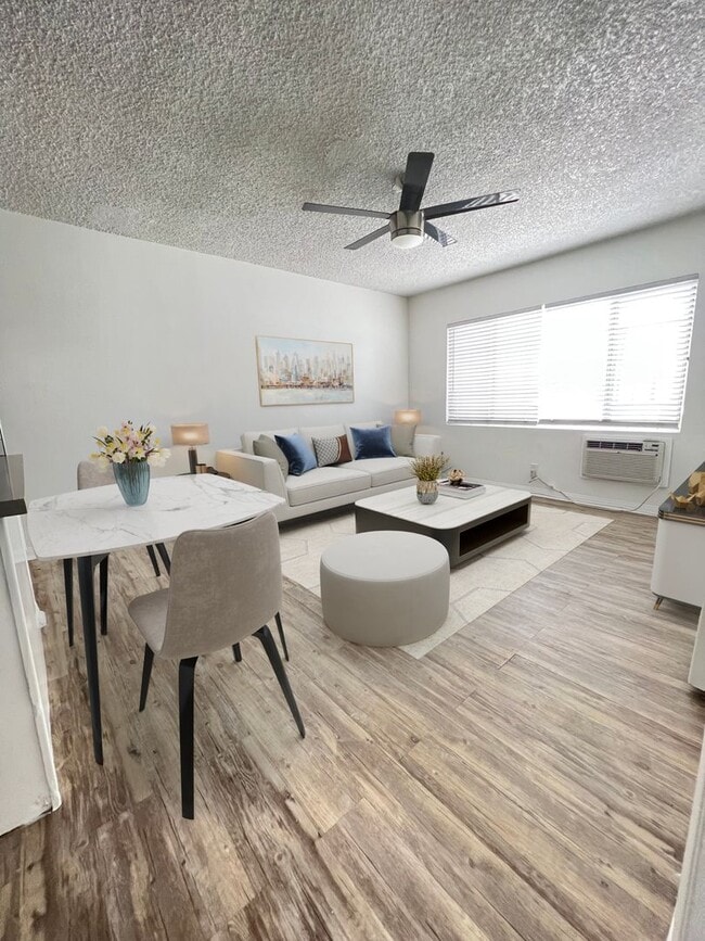 Photo - Eden Roc Apartments
