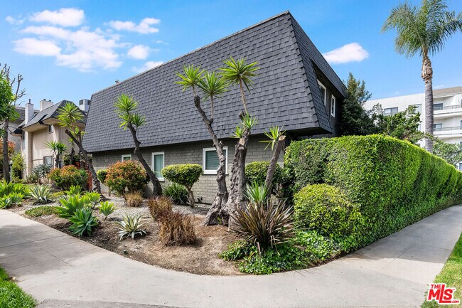 Photo - 4443 Saugus Ave Unit 3