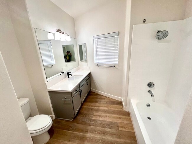 Photo - VIA Unit 305