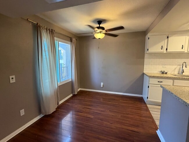 Photo - 2828 Famosa Blvd Unit 203