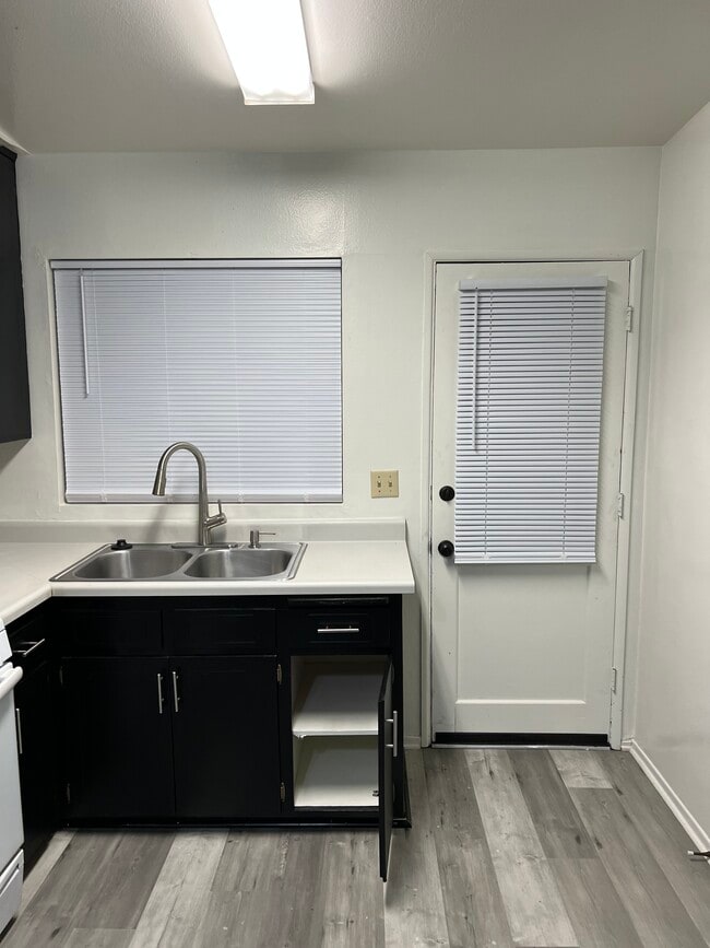 Photo - 23889 Hemlock Ave