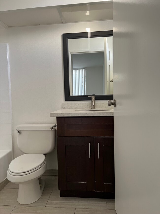 Photo - 3050 W 4th St Unit 202