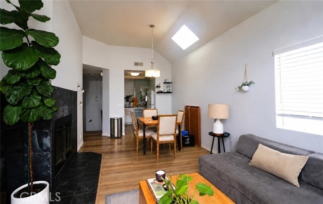 Photo - 512 Dahlia Ave