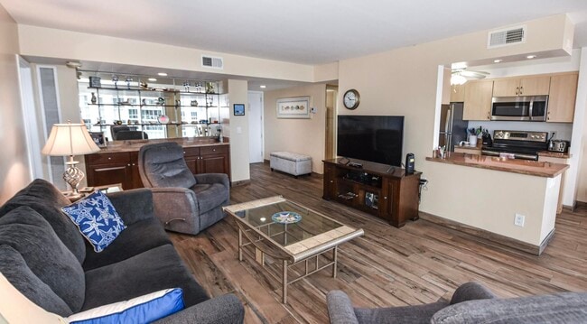 Photo - 1770 Avenida del Mundo Unit 410