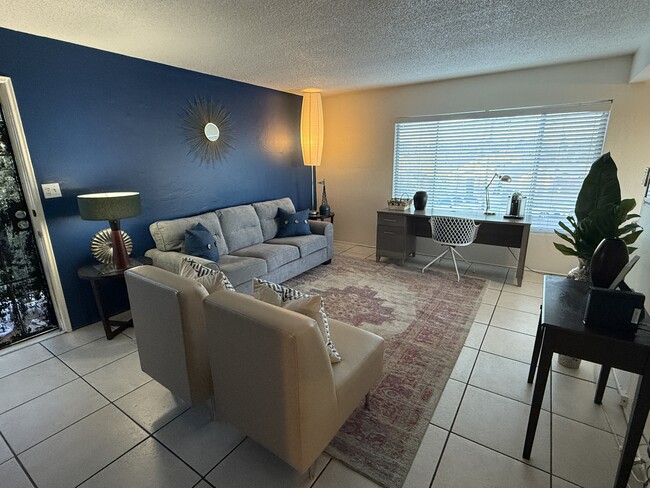 Photo - 4068 Oakcrest Dr Apartments