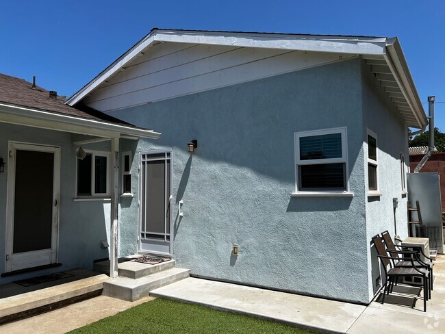 Building Photo - Renovated studio ADU in an excellent area ... Rental