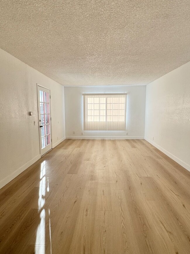 Photo - Bright Upstairs 2-Bedroom Apartment in Prime Long Beach Location Unit 1736-  3