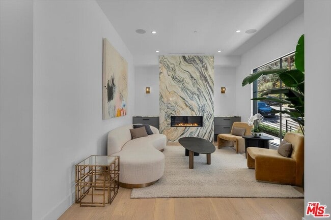 Photo - 1319 Marinette Rd