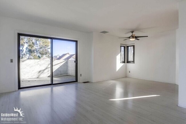 Photo - Bright & Airy 2Bdm 1Ba Townhome in San Diego!