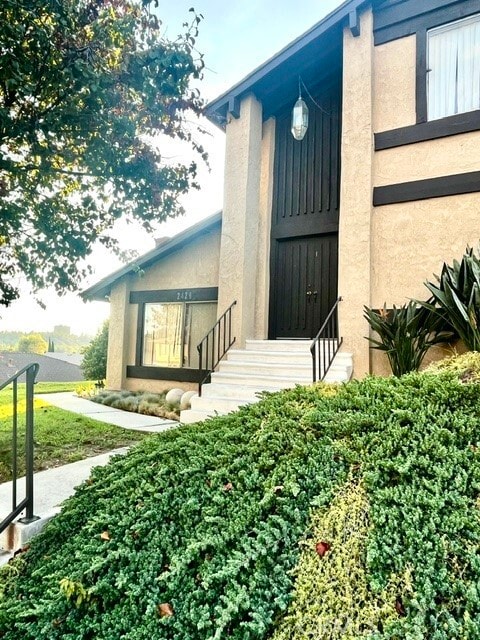 Building Photo - 2429 S Ridgewood Dr