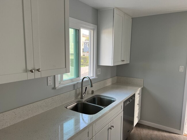 Photo - Sheldon St. Unit #326