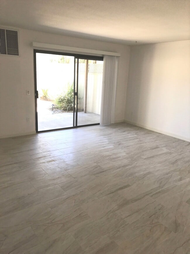 Building Photo - 33550 Rancho Vista Dr Unit # B