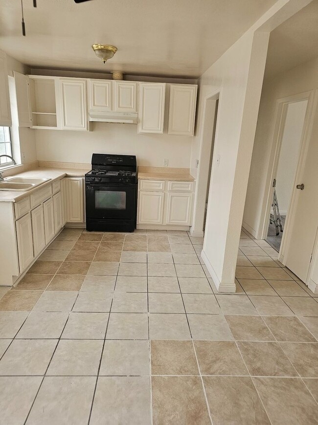 Photo - 16594 Orange Way