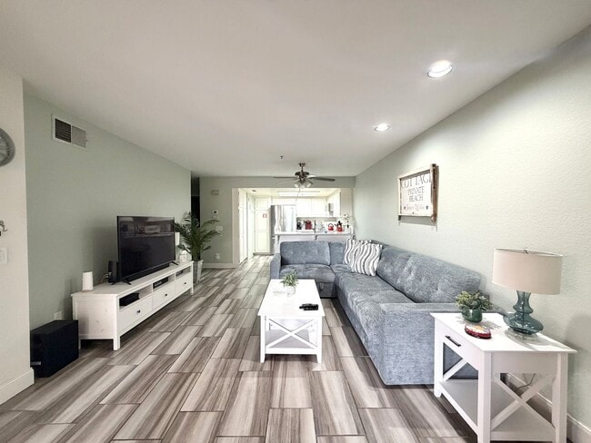 Building Photo - AVAILABLE NOW!! Charming FURNITURE OPTIONAL 1 Bed/2 Bath In Palm Springs Deauville Community!!