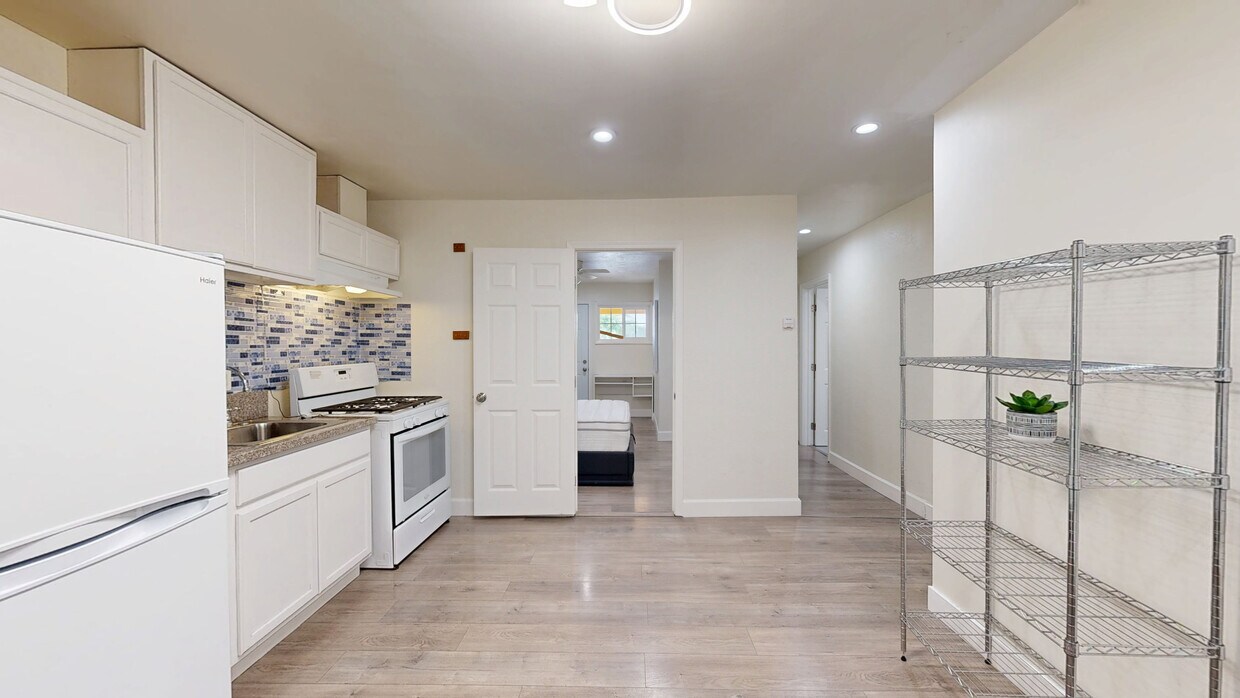 3D Tour - 859 N McCadden Pl