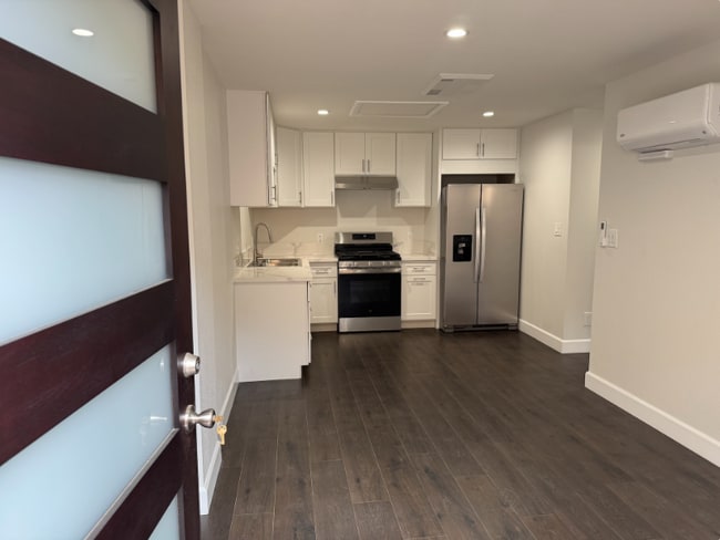 Photo - 900 Stern Ln