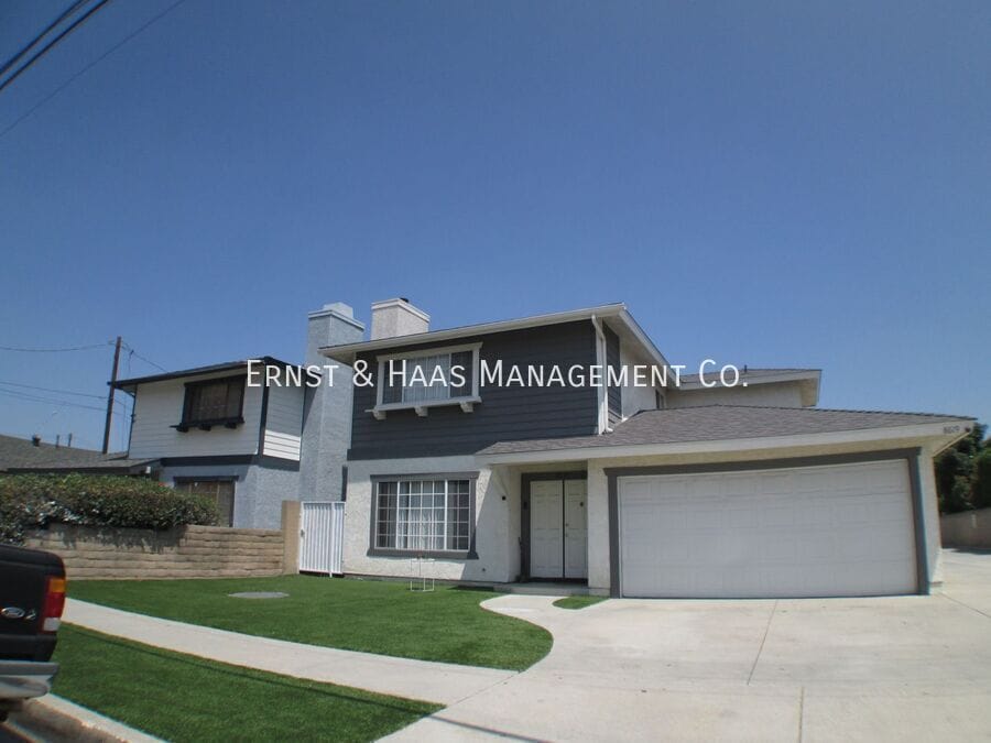 Photo - 8623 Cedar St