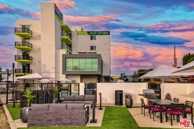 Photo - 11036 Moorpark St Unit 412