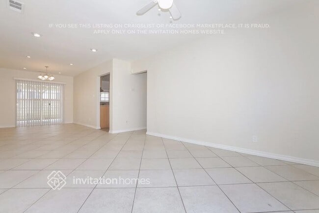 Photo - 17552 Cantara St