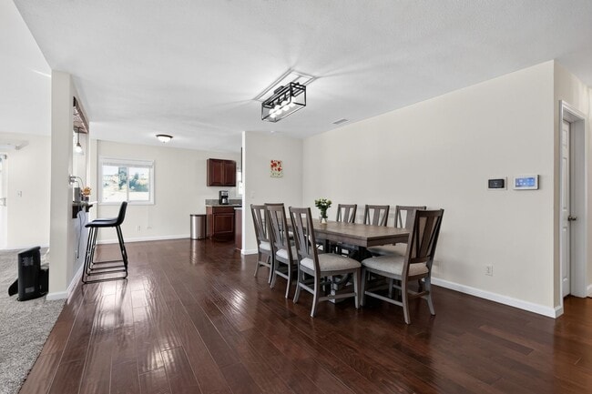 Photo - 832 Alvin St