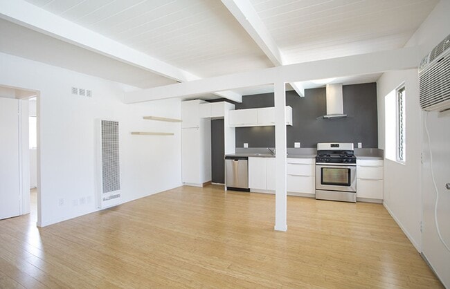 Building Photo - Newly Renovated 1 and 2 Bedroom apartments Unit 119