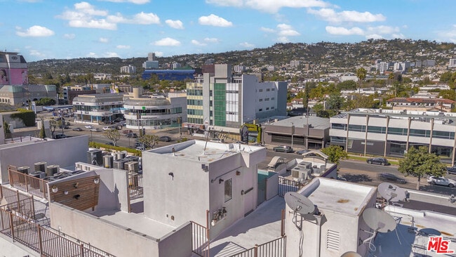 Building Photo - 131 Croft Ave Unit 401