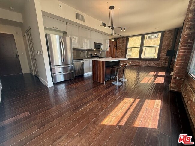 Building Photo - 460 S Spring St Unit 1011