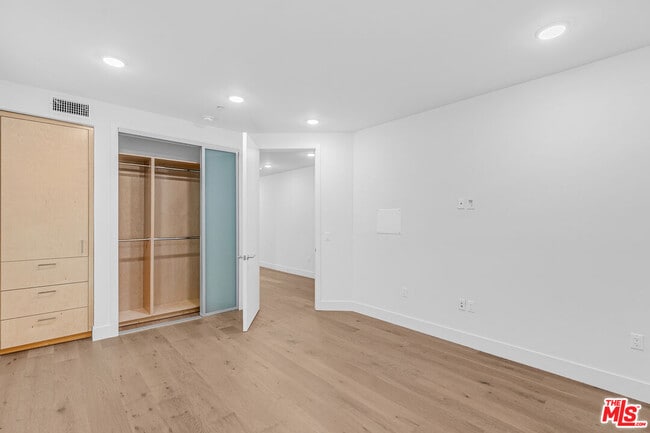 Photo - 2000 Beachwood Dr Unit 4