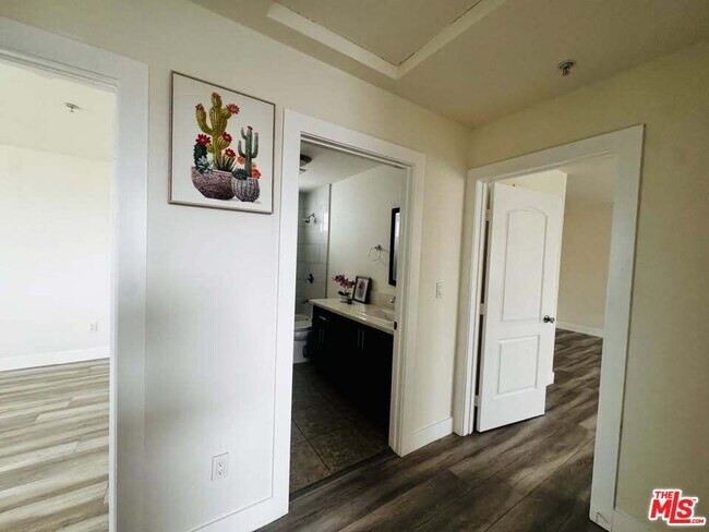 Photo - 601 W 84th St