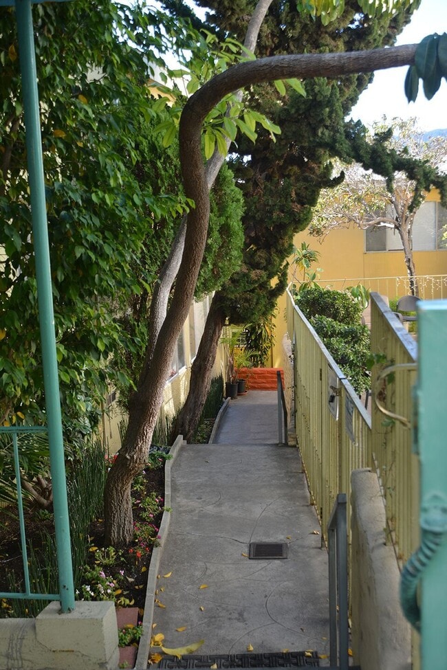 Walkway Thru Apt Building... - 850 Haverford Ave Unit #06