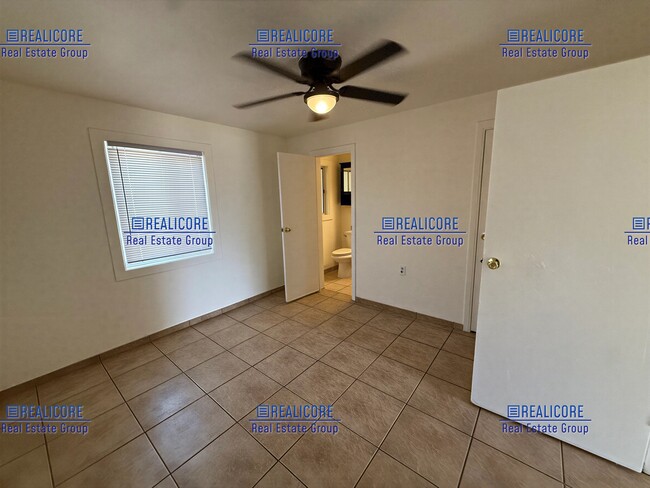 Photo - 7663 Elm St
