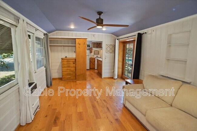 Photo - 18549 Calvert St