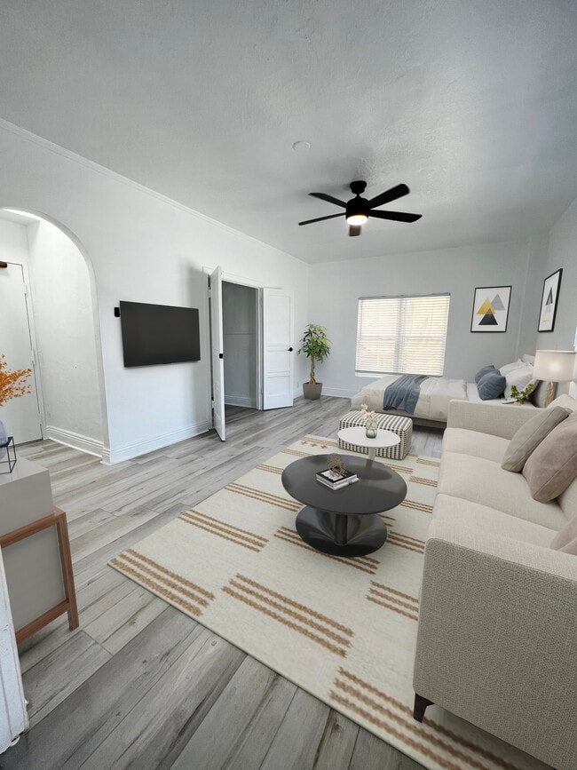 Building Photo - 511 Serrano Ave Unit 109 Rental