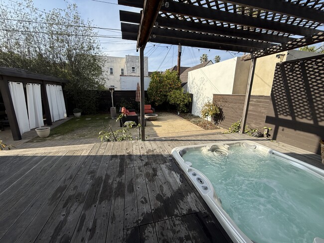 Photo - 1137 Keniston Ave Unit NA