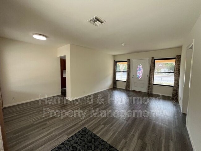 Photo - 18003 Saticoy St