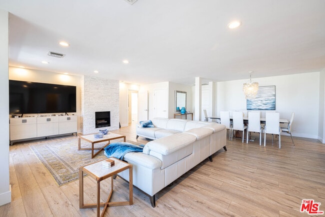 Photo - 723 Palisades Beach Rd Unit 318