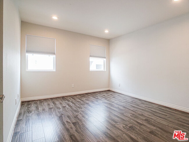 Photo - 963 Wilton Pl Unit 963