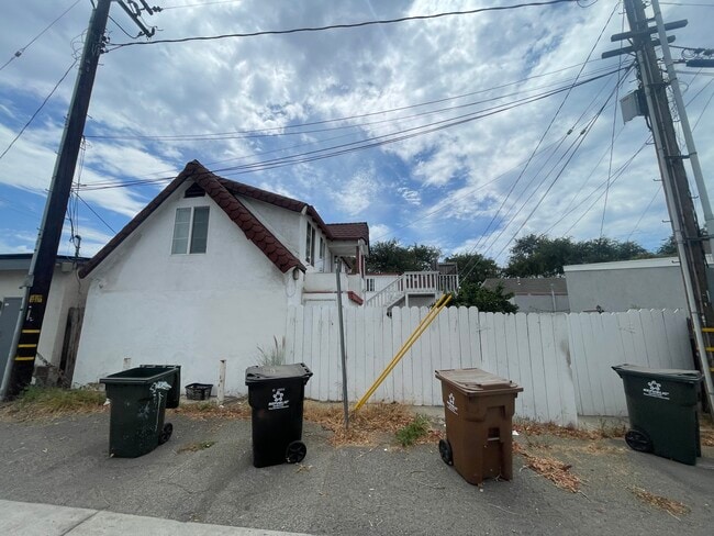 Alleyway entrance - 1131 E Whiting Ave Unit 1131 e whiting