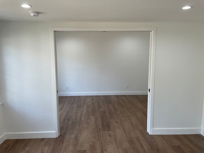 One bedroom / study - 4361 Stewart Ave