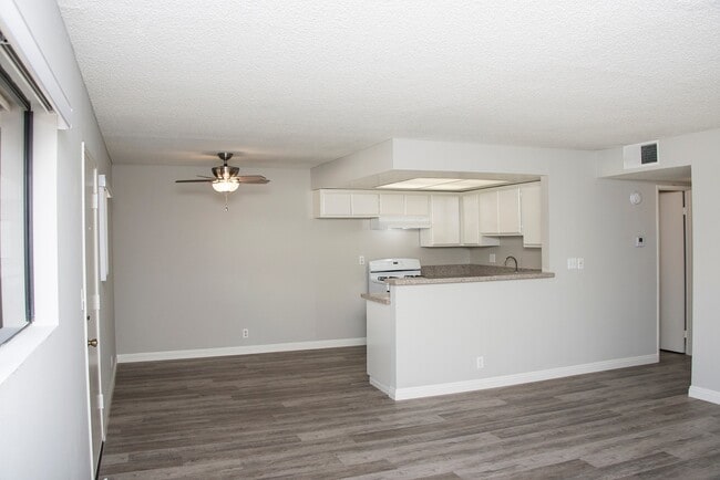 Photo - 433 N Louise St