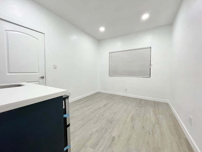 Building Photo - 2826 Darwin Ave Unit A Rental