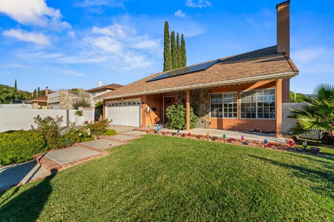 Building Photo - "Experience Luxurious Living: Spacious 4-B...