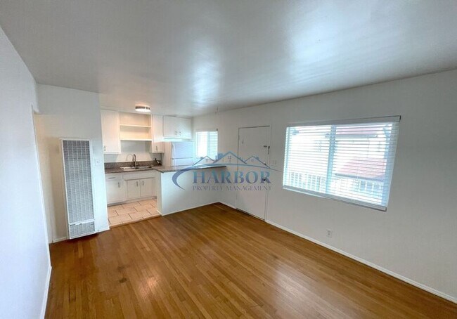 Photo - 1919 Vanderbilt Ln Unit E