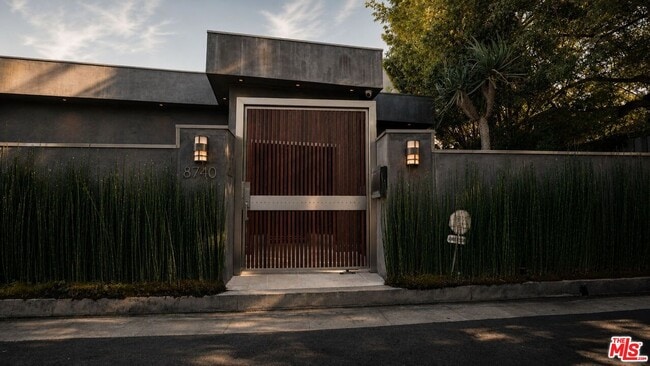 Photo - 8740 St Ives Dr