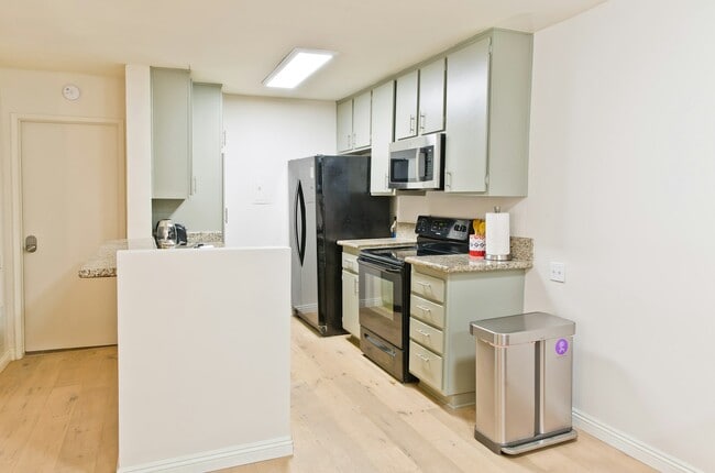 Photo - 5460 White Oak Ave Unit Bedroom en-suite