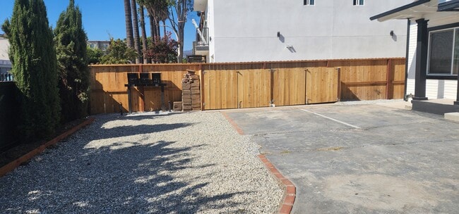 Photo - 950 N Kingsley Dr Unit 952