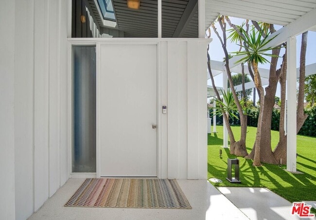 Photo - 2262 Stradella Rd