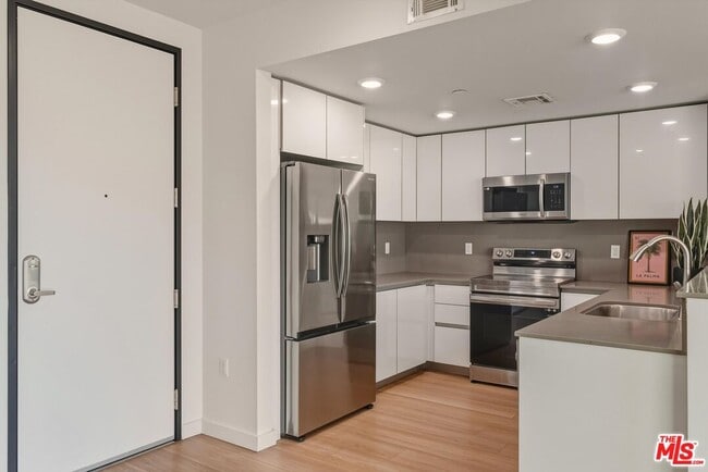 Photo - 1759 N Gower St Unit 404