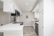 2BR, 2BA - 960SF - Kitchen - 1308 Agate St